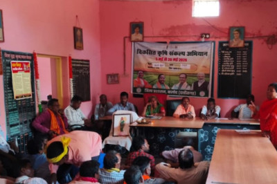 10 गांवों में कृषि वैज्ञानिकों की चौपाल: किसानों को नई खेती तकनीकों की दी जानकारी