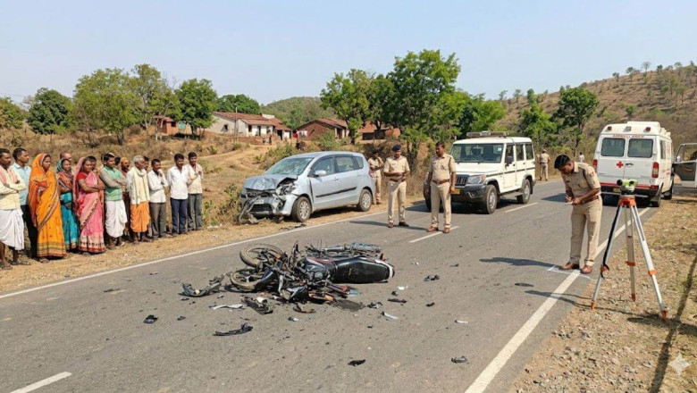बालोद में दर्दनाक सड़क हादसा: तेज रफ्तार कार-बाइक की भिड़ंत में तीन दोस्तों की मौत