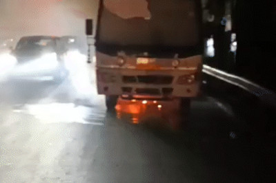 रायपुर में चलती नगर निगम बस में लगी भीषण आग: जब्बार नाला के पास धू-धू कर जली बस, यात्रियों ने कूदकर बचाई जान