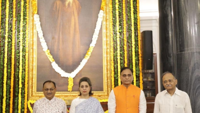 गुरुदेव रवींद्रनाथ टैगोर की जयंती पर संसद भवन में श्रद्धांजलि अर्पित, कई गणमान्य रहे उपस्थित