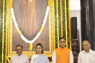 गुरुदेव रवींद्रनाथ टैगोर की जयंती पर संसद भवन में श्रद्धांजलि अर्पित, कई गणमान्य रहे उपस्थित