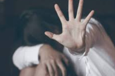 नाबालिग छात्रा को ब्लैकमेल कर दोबारा संबंध बनाने का दबाव बनाया, दूसरी लड़की से शादी की, अरेस्ट