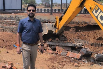 मुरमुंदा में शासकीय जमीन से हटाया गया अतिक्रमण, प्रशासन की बड़ी कार्रवाई