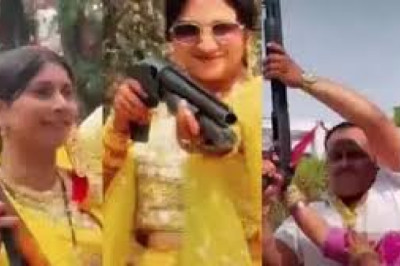 शादी में चली गोलियां, धुरंधर के गाने पर हथियारों संग बनाई रील; बच्चों के हाथों में भी दिखी बंदूक