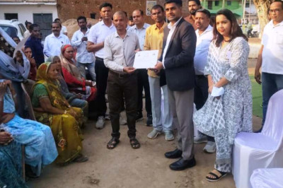 प्रधानमंत्री सूर्य घर योजना से जगमगाया भोथीपारखुर्द: 22 घरों में लगे सोलर पैनल, कलेक्टर ने किया सम्मानित
