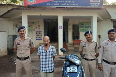विश्व बैंक कॉलोनी से चोरी हुई स्कूटी बरामद, मुखबिर की सूचना पर आरोपी गिरफ्तार