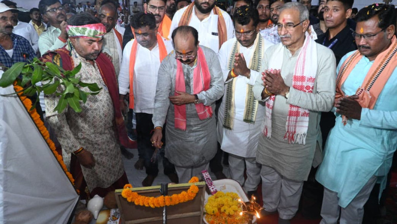 गरियाबंद नगर पालिका क्षेत्र में 44 विकास कार्यों का भूमिपूजन कर नगरवासियों को 8 करोड़ 15 लाख 98 हजार रुपए की सौगात दी...