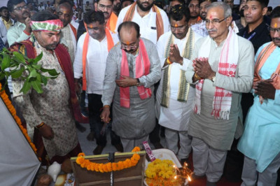 गरियाबंद नगर पालिका क्षेत्र में 44 विकास कार्यों का भूमिपूजन कर नगरवासियों को 8 करोड़ 15 लाख 98 हजार रुपए की सौगात दी...