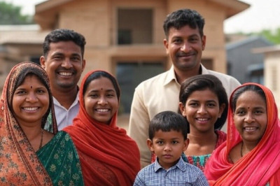 **प्रधानमंत्री आवास योजना बनी गरीबों की नई उम्मीद: पक्का घर मिलने से बदली अनीता निषाद के परिवार की जिंदगी**