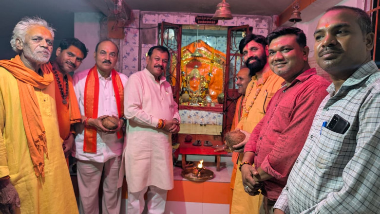 बाबा रुक्खडनाथ धाम ग्राम नारदा पहुंचे सांसद विजय बघेल, पश्चिममुखी हनुमान मंदिर में की पूजा-अर्चना