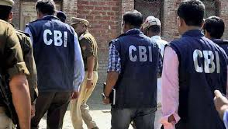 CBI के शिकंजे में क्राइम ब्रांच इंस्पेक्टर, IAS अधिकारी से सांठगांठ का बड़ा खुलासा