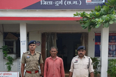 जूता-चप्पल बिक्री की आड़ में अवैध शराब बिक्री करने वाले आरोपी को अंजोरा पुलिस ने किया गिरफ्तार...