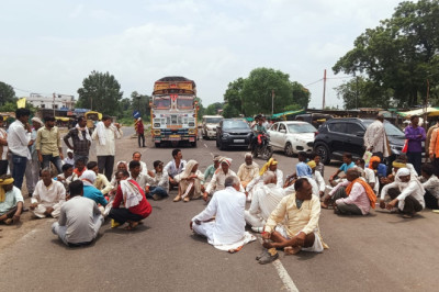 किसानों के चक्काजाम से थमा NH-30, डीजल-खाद उपलब्ध कराने की मांग तेज