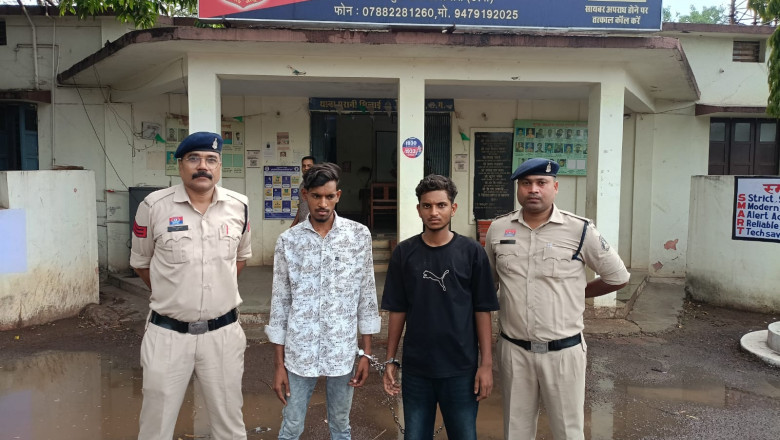 नशा मुक्ति अभियान के तहत अवैध नशा के खिलाफ दुर्ग पुलिस की लगातार कार्यवाही जारी,पुरानी भिलाई पुलिस की बड़ी कार्रवाई, 5.518 किलोग्राम गांजा के साथ दो आरोपी गिरफ्तार, नगदी एवं वाहन जप्त...