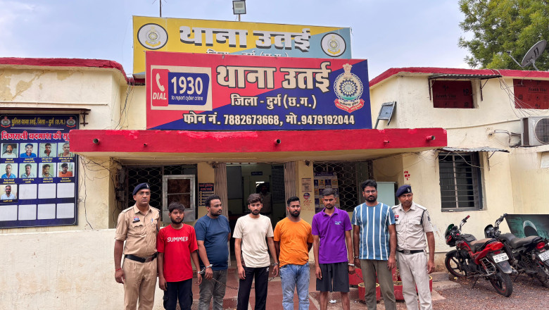 म्यूल अकाउंट पर दुर्ग पुलिस की लगातार कार्यवाही जारी साइबर ठगी में प्रयुक्त म्यूल बैंक खाते उपलब्ध कराकर अवैध धन अर्जित करने वाले 06 आरोपी गिरफ्तार, न्यायिक रिमांड पर भेजे गए जेल...