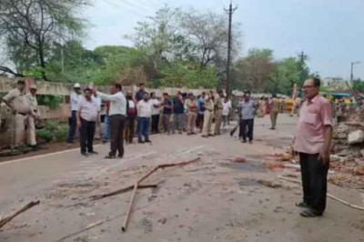 दुर्ग में रेलवे किनारे कार्रवाई, 4 दुकानें हटाईं, 33 मामलों में स्टे