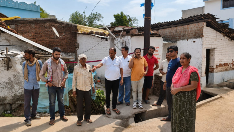 डोंगरगढ़ - खबर छपते ही जागा  नगर पालिका : वार्ड नं 2 दंतेश्वरी पारा में  लोगों की समस्या जानने पहुंचा नगरीय प्रशासन!जल्द ही नाली व पानी की  समस्या से निजात का आश्वासन।।