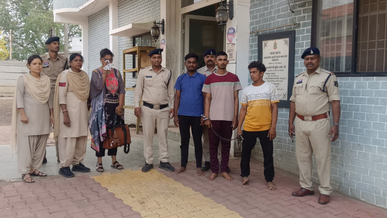 दुर्ग: घर में चोरी का खुलासा, 3 चोर और जेवर खरीदने वाली महिला गिरफ्तार