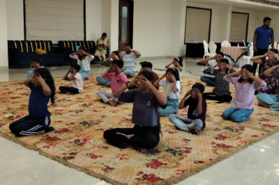 योग दिवस पर होटल हर्षपुष्प में बच्चों ने बिखेरा प्रतिभा का रंग, विजेताओं को मिला सम्मान