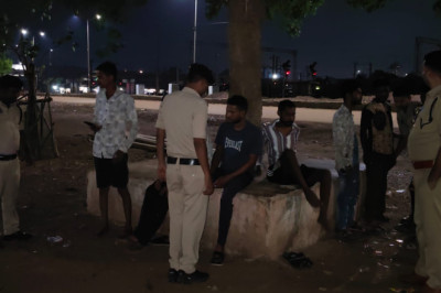 दुर्ग पुलिस का रात्रिकालीन एक्शन: अड्डेबाजी और शराबखोरी पर चला शिकंजा, 21 पर कार्रवाई