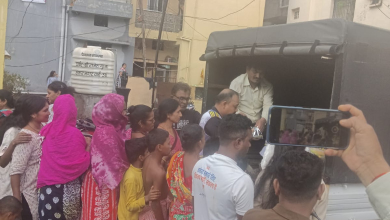 रायपुर में जलभराव से प्रभावित 3 बस्तियों में निगम ने बांटे 2000 फूड पैकेट
