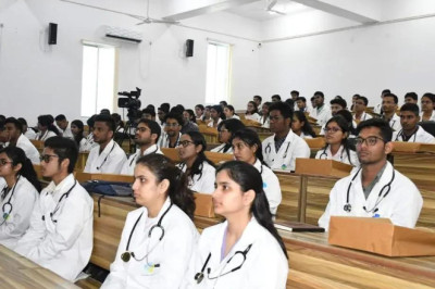 छत्तीसगढ़ को मिले 5 नए शासकीय मेडिकल कॉलेज, 250 नई MBBS सीटों को एनएमसी की मंजूरी