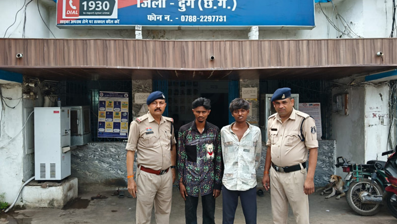 सुपेला में शराब के लिए वसूली कर हेल्पर पर चाकू से हमला, दो आरोपी गिरफ्तार; एक नाबालिग भी पुलिस की गिरफ्त में