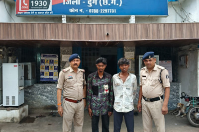 सुपेला में शराब के लिए वसूली कर हेल्पर पर चाकू से हमला, दो आरोपी गिरफ्तार; एक नाबालिग भी पुलिस की गिरफ्त में
