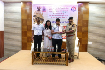 NEET परीक्षा में उत्कृष्ट प्रदर्शन करने वाले छात्र-छात्राओं को दुर्ग पुलिस द्वारा सम्मानित कर विद्यार्थियों को सफलता के लिए किया गया प्रेरित...
