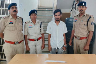 दुर्ग पुलिस की बड़ी कार्रवाई: अवैध धारदार हथियारों के साथ 3 आरोपी गिरफ्तार, 3 हथियार जब्त, न्यायिक रिमांड पर भेजे गए