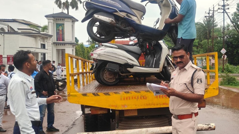 दुर्ग यातायात पुलिस का बड़ा अभियान: तीसरे दिन 22 नाबालिग वाहन चालक पकड़े, 3 दिन में 89 पर कार्रवाई; अभिभावकों से भरवाया गया वचन पत्र...