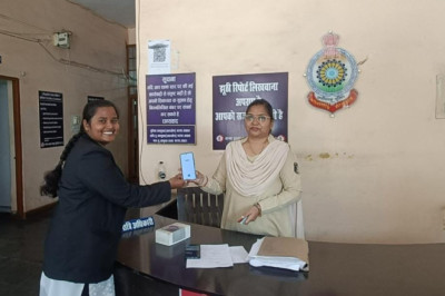 CEIR पोर्टल से गुम मोबाइल की रिकवरी, उरला पुलिस ने दो लोगों को लौटाए मोबाइल