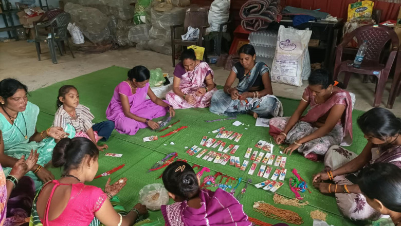 रक्षाबंधन पर बिहान की दीदियों ने रचा स्वावलंबन का नया अवसर, 5 से 60 रुपये तक की आकर्षक राखियां तैयार...