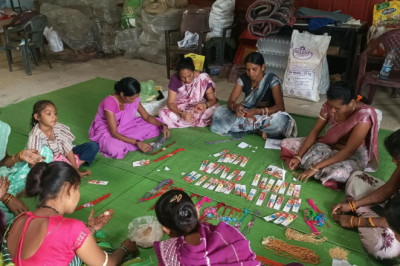 रक्षाबंधन पर बिहान की दीदियों ने रचा स्वावलंबन का नया अवसर, 5 से 60 रुपये तक की आकर्षक राखियां तैयार...