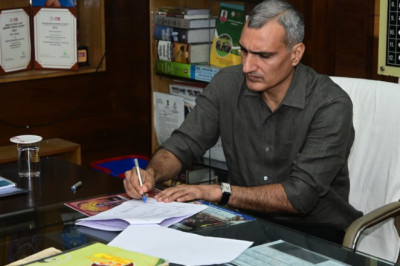 रणबीर शर्मा ने संभाला गरियाबंद कलेक्टर का पदभार, योजनाओं के बेहतर क्रियान्वयन को बताया प्राथमिकता