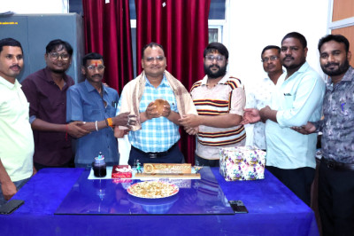 जिला जनसंपर्क अधिकारी चंद्रेश ठाकुर को दी विदाई: कबीरधाम तबादले पर कर्मचारियों ने सराहा कार्यशैली और व्यवहार