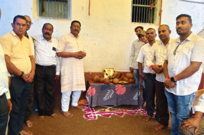 जन्माष्टमी पर पांडेटोला पहुंचे विधायक भोलाराम साहू, शीतला सामुदायिक भवन की घोषणा से ग्रामीणों में खुशी