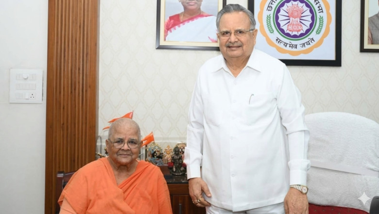 शिक्षक दिवस पर भावुक पल: विधानसभा अध्यक्ष डॉ. रमन सिंह ने की अपनी केमिस्ट्री टीचर से मुलाकात, छुए पैर...