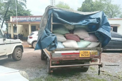 PDS दुकान से निजी पिकअप में चावल लोडिंग, पुलिस ने वाहन थाने में खड़ा कराया; खाद्य विभाग की जांच शुरू