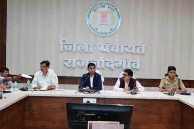 राजनांदगांव में सड़क पर नहीं दिखेंगे घुमंतु पशु! कलेक्टर ने दिए सख्त निर्देश, पंचायतों को मिलेगी जिम्मेदारी