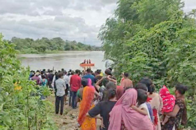 बिलासपुर: मधुबन में अरपा नदी बनी काल, गहरे गड्ढे में डूबे 12 और 16 साल के दो दोस्त, सर्च ऑपरेशन जारी