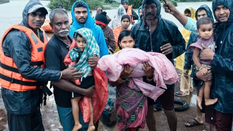 दुर्ग में बाढ़ से 160 ग्रामीणों का रेस्क्यू, अमलेश्वर में भी 15 लोगों को सुरक्षित निकाला