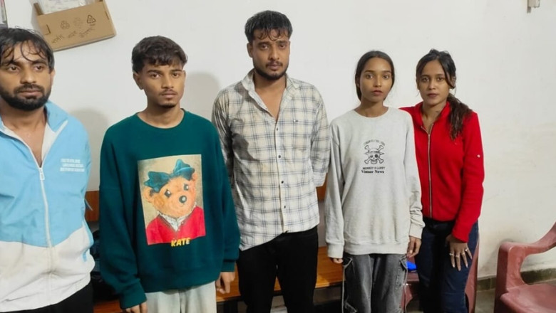 खैरागढ़ के दनिया पुल पर बड़ा हादसा टला: बाढ़ में बह गई कार, पेड़ के सहारे लटके 5 दोस्त, TI ने पानी में कूदकर बचाई जान...