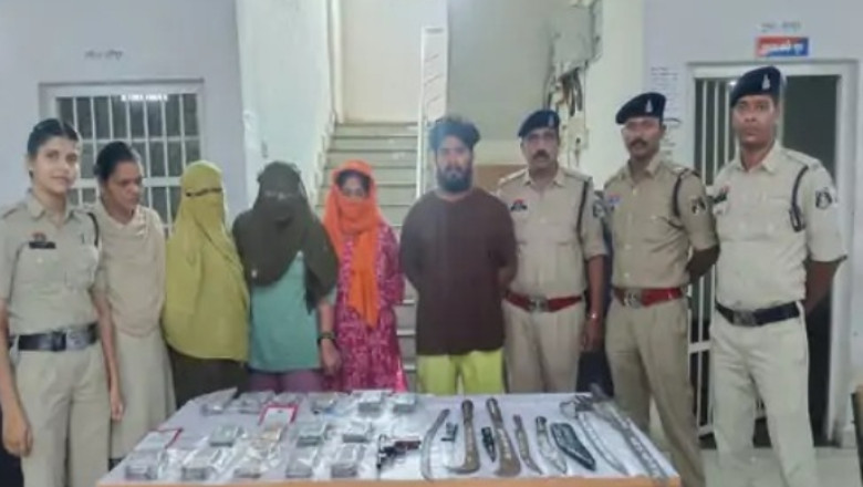 दुर्ग के कैंप-1 में हथियारों का जखीरा बरामद, एयरगन-तलवार-खुखरी समेत 11 हथियार जब्त...