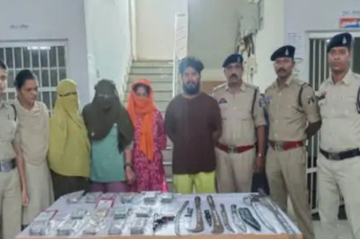 दुर्ग के कैंप-1 में हथियारों का जखीरा बरामद, एयरगन-तलवार-खुखरी समेत 11 हथियार जब्त...