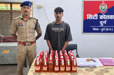दुर्ग में अवैध शराब बिक्री पर पुलिस का शिकंजा, 18 वर्षीय आरोपी गिरफ्तार; 35 पौव्वा शराब जब्त...