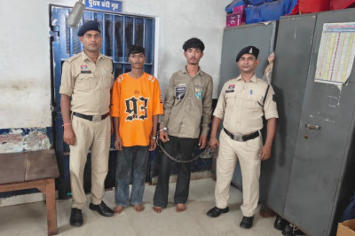 दुर्ग के गंजपारा में गांजा बेचने ग्राहक तलाश रहे थे दो युवक, पुलिस ने घेराबंदी कर पकड़ा...