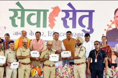 दुर्ग में बाढ़ के दौरान लोगों की जान बचाने वाले पुलिसकर्मियों का सम्मान, मुख्यमंत्री ने की सराहना...