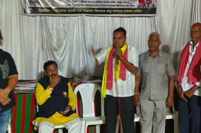 भूख हड़ताल कर रहे किसानों से मिले सांसद, मांगों पर समाधान का दिया आश्वासन