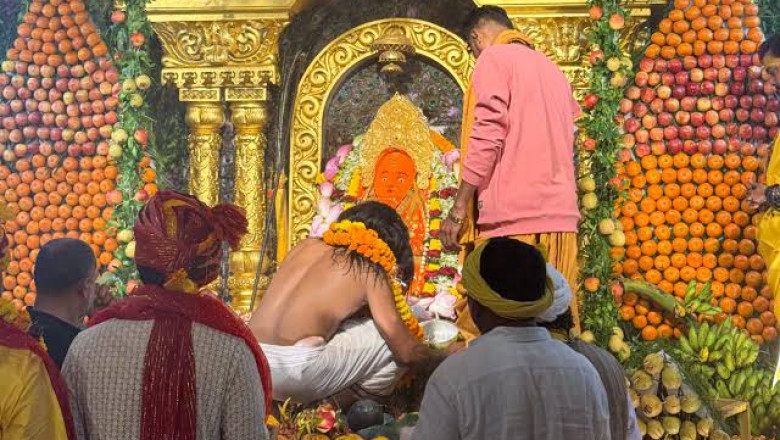 बस्तर से 15 आंगादेव लेकर मां बम्लेश्वरी मंदिर पहुंचा आदिवासी समाज, शांतिपूर्ण ढंग से हुई पंचमी भेंट